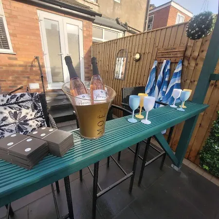 Tower - Hot Tub Sleeps 14 * Blackpool