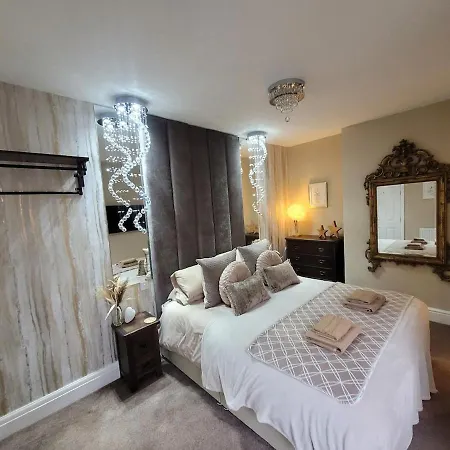 Tower - Hot Tub Sleeps 14 * Blackpool