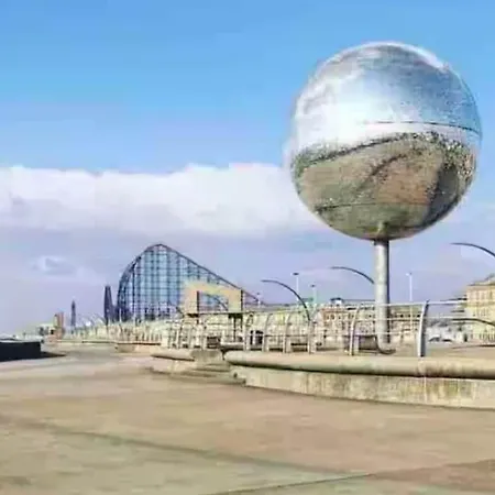 Tower - Hot Tub Sleeps 14 * Blackpool