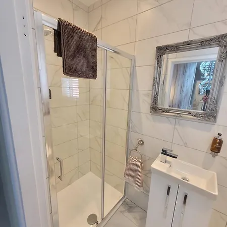 Nyaraló Tower - Hot Tub Sleeps 14 *