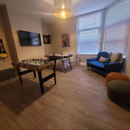 Tower - Hot Tub Sleeps 14 Blackpool