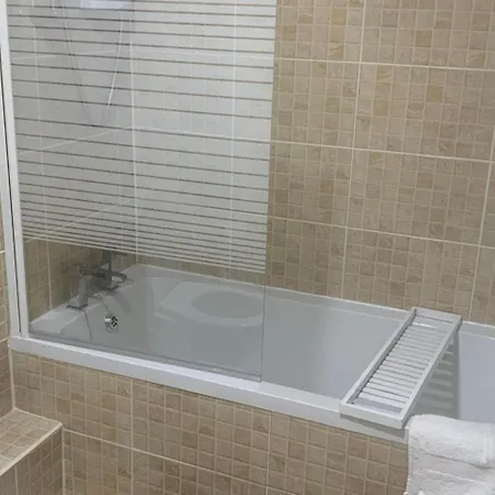 Sleeps 7 W Free Parking Bbq Wifi Casa vacanze