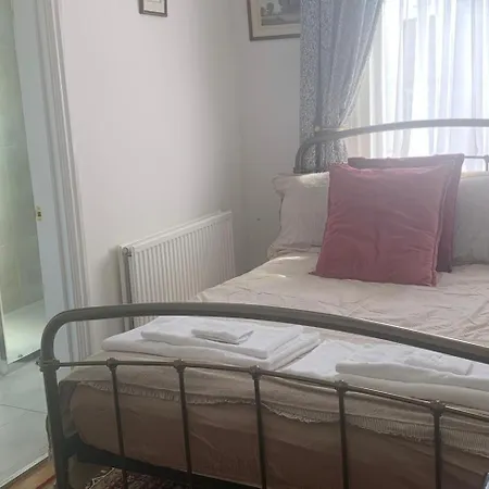 Sleeps 7 W Free Parking Bbq Wifi Casa vacanze