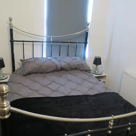 New 4 Bed House Close To Train Station And Town