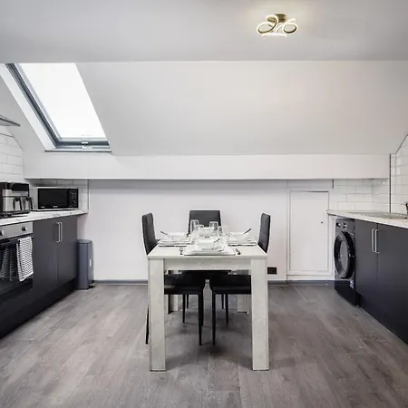 The Coaster Loft By Stamp Sa בלקפול