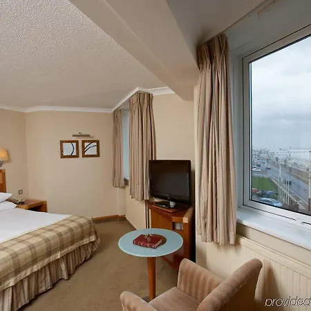 Hotell Grand 4*