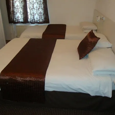 Hotel The Sandhurst 2*