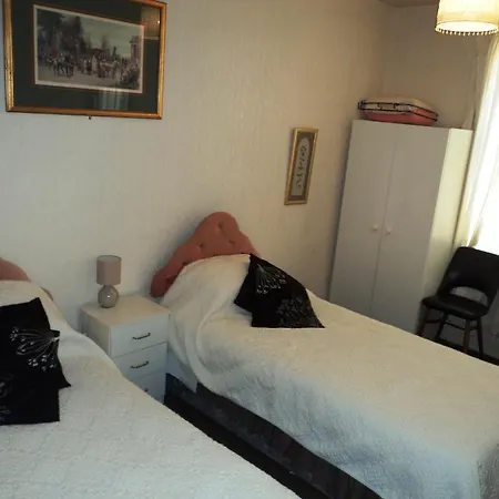 Langwood Apartment *
