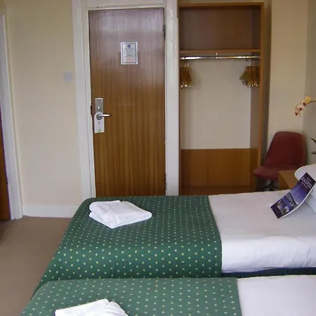 The Waldorf - Near Pleasure & Sandcastle Hotel