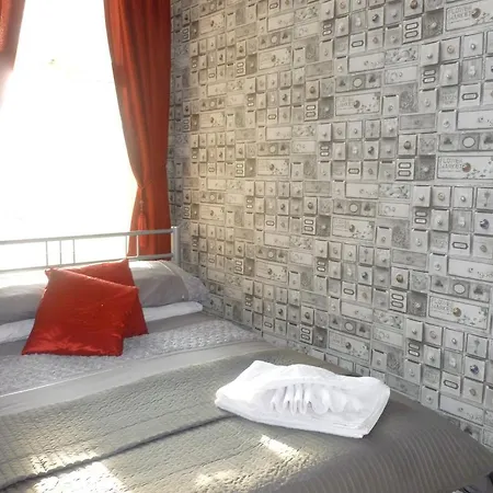 Canberra Guest House/hotel 3* Блэкпул