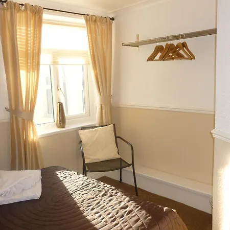 Canberra Guest House/hotel Гостевой дом 3*