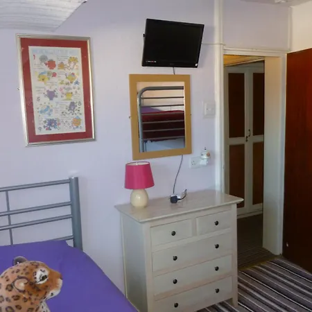 Canberra Guest House/hotel Гостевой дом 3*
