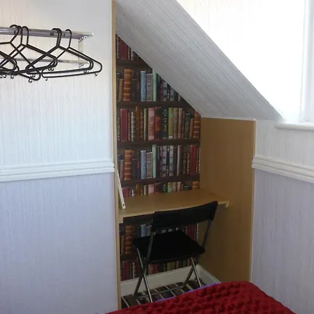 Canberra Guest House/hotel 3* Блэкпул