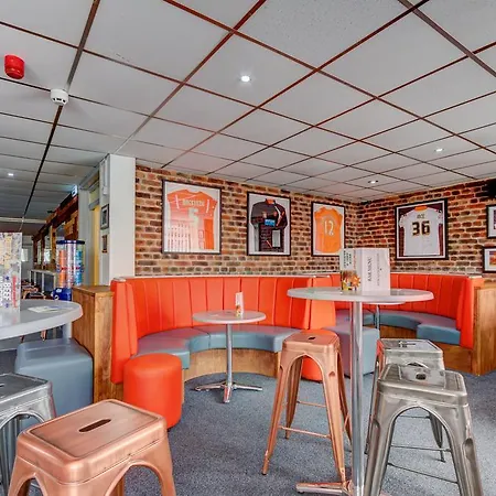 Otel The Sandringham Court & Apartment-all Groups Welcome