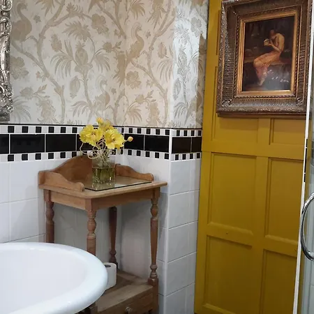 The Lonsdale Guest house 2*