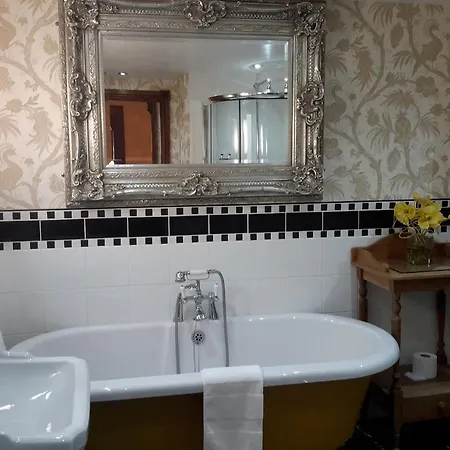 The Lonsdale Guest house 2*