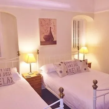 The Beechcliffe - Over 35's Only 3* 블랙풀