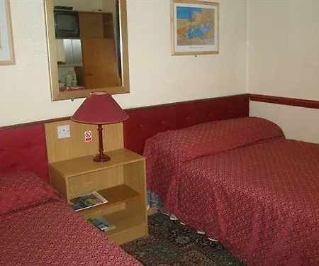 St Albans 3*