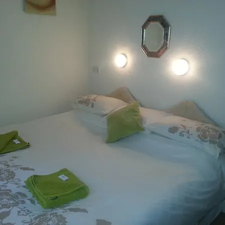 Guest house Lindum 2*