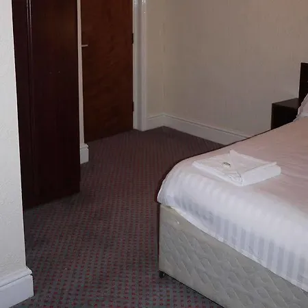 Rose And Hotel