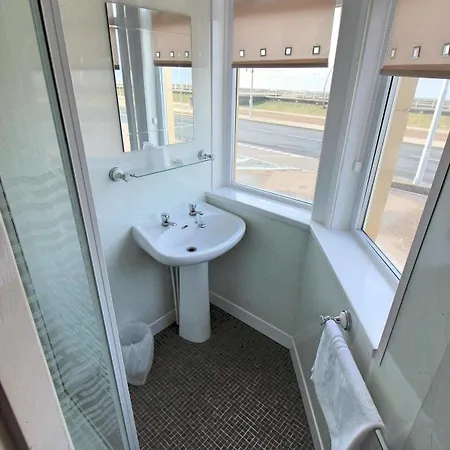The Colwyn - Near Pleasure Hotel Blackpool