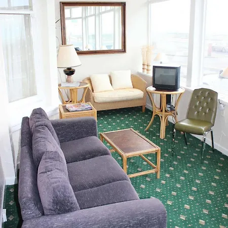 Hotel The Colwyn - Near Pleasure Blackpool