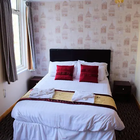 The Clarendon Showtel Hotel 2*