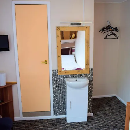 Hotel The Clarendon Showtel