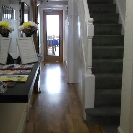 Holmeleigh Bed & Breakfast 3*