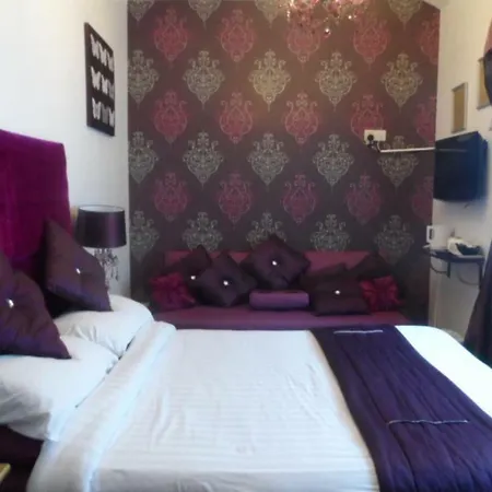 Tamarind Cove & Barrons 4* Blackpool