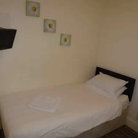 Lindum Guest house 2*