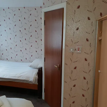 Guest house Lindum 2*
