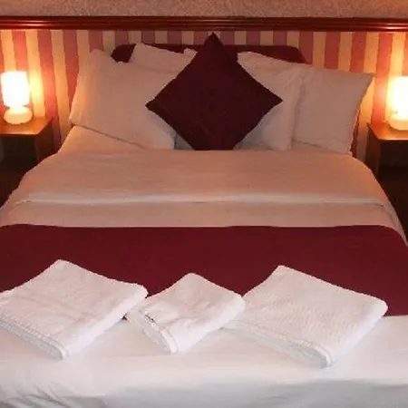 Lynwood Bed & Breakfast 3*