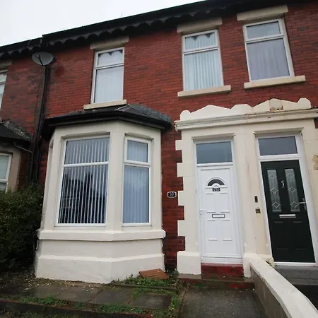 Bryan Choice - Close To Town Centre - Games - Large
