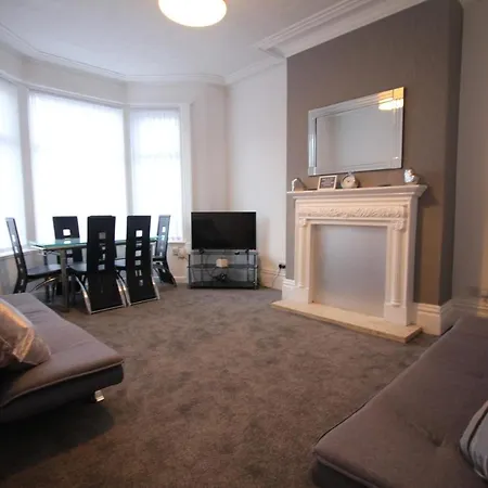 Bryan Choice - Close To Town Centre - Games - Large