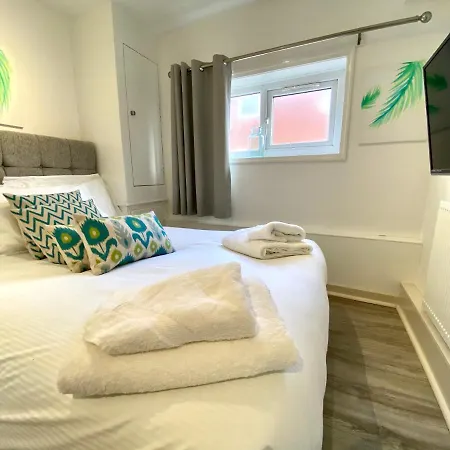 Kennedy House By Service Apartment
