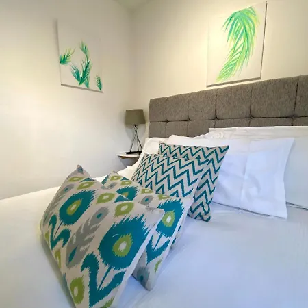 Kennedy House By Service Apartment *
