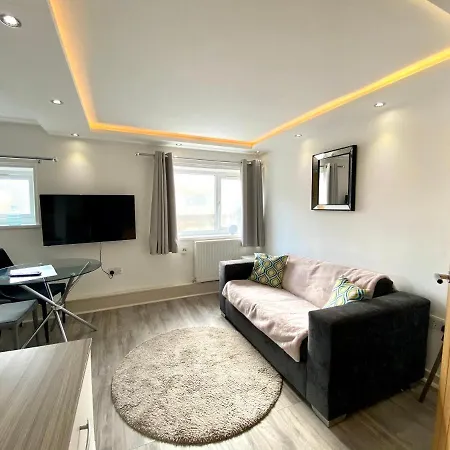 Kennedy House By Service Apartment *