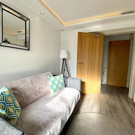 Kennedy House By Service Apartment