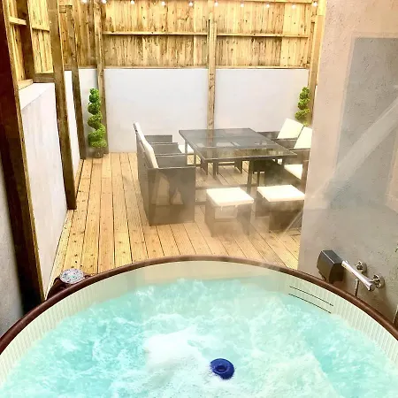 Victory Luxury Hot Tub House Holiday home Blackpool