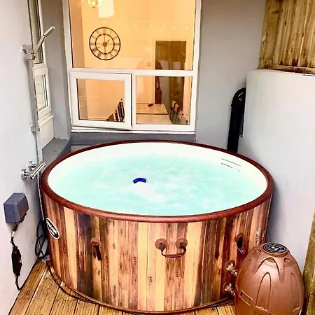 Victory Luxury Hot Tub House Holiday home *