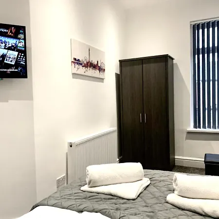 Victory Luxury Hot Tub House * Blackpool