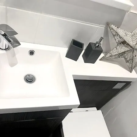 Victory Luxury Hot Tub House