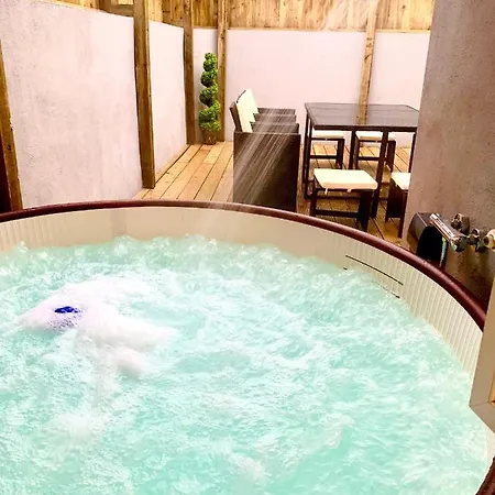 Victory Luxury Hot Tub House Blackpool
