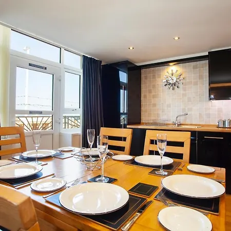 Queens Mansions: Lakeland Apartment Blackpool