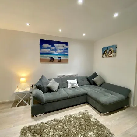 Princess Theatre View By Service Apartment *