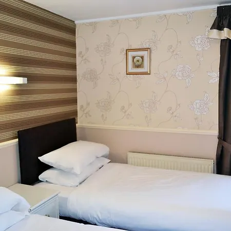 Hotel Lyndene 3*