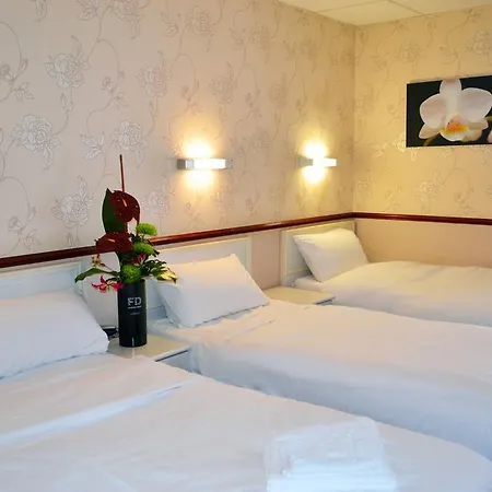 Hotel Lyndene