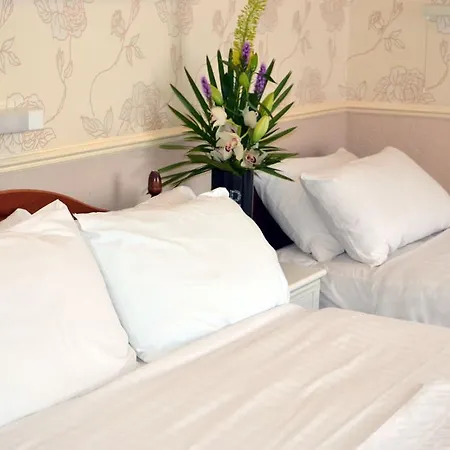 Hotel Lyndene 3*