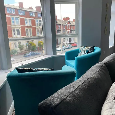 Apartment Sleepover 4 Free Parking Sleeps 6 *